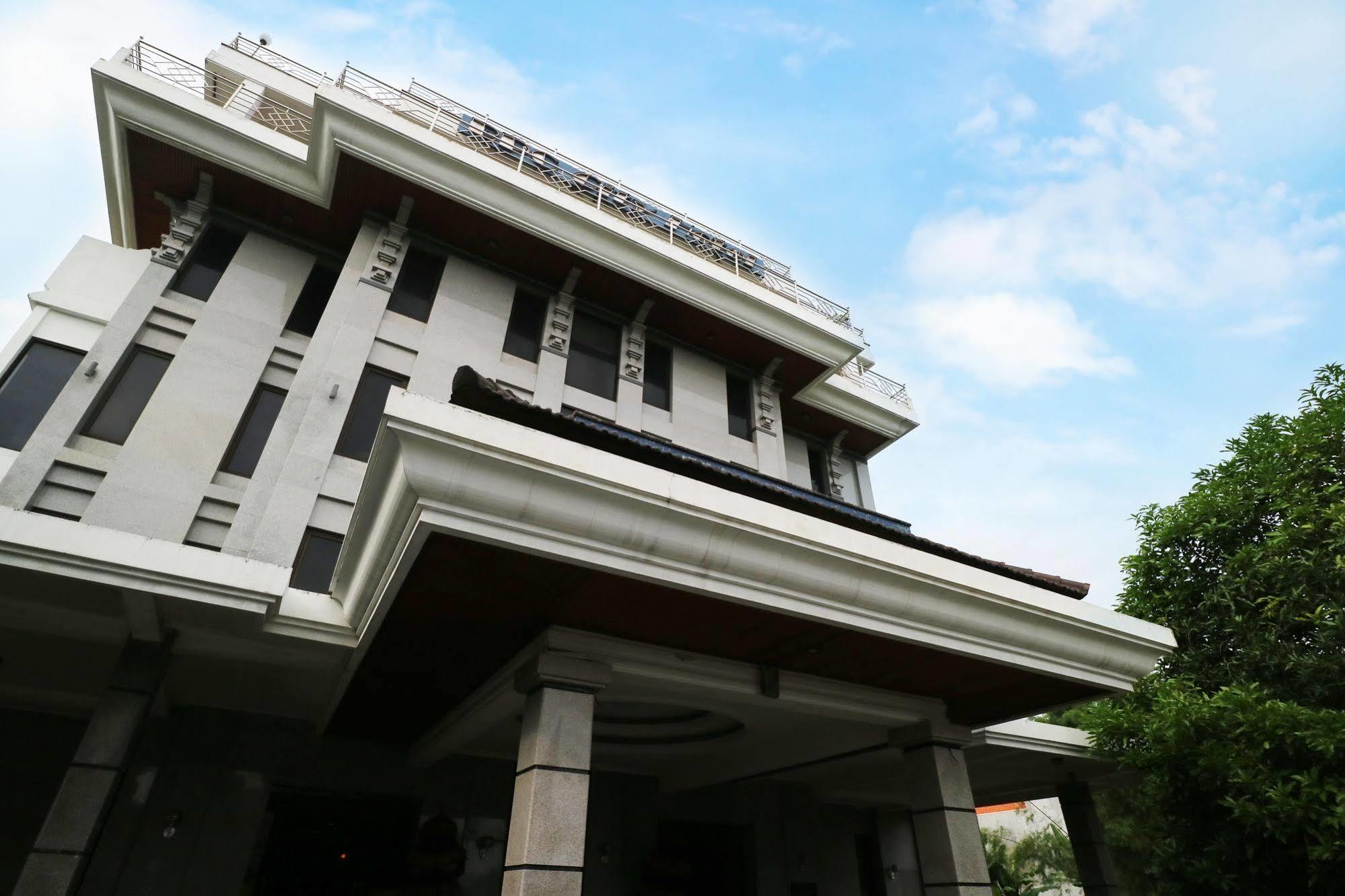 Bali Paradise City Hotel Denpasar  Exterior photo